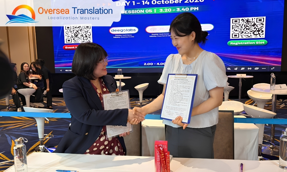 Hình ảnh trao đổi và ghi chép tài liệu tại sự kiện của Oversea Translation