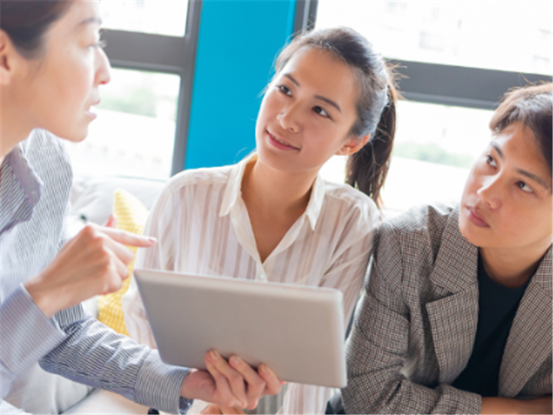 SO SÁNH DỊCH VỤ DỊCH THUẬT ONLINE VÀ TRỰC TIẾP